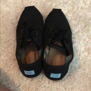 Black Lace-Up Toms